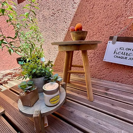 Hébergement de vacances Maison Pour 12p, Piscine A Debordement Chauffee D'avril A Octobre Inclus