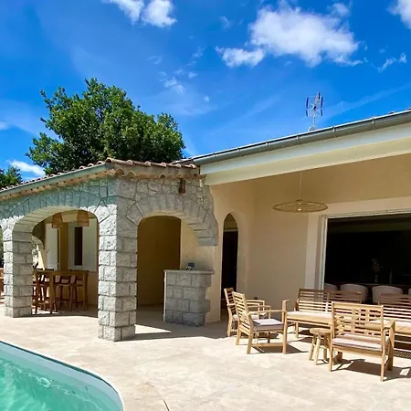 Hébergement de vacances Maison Pour 12p, Piscine A Debordement Chauffee D'avril A Octobre Inclus