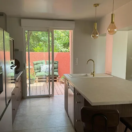 Hébergement de vacances Maison Pour 12p, Piscine A Debordement Chauffee D'avril A Octobre Inclus *